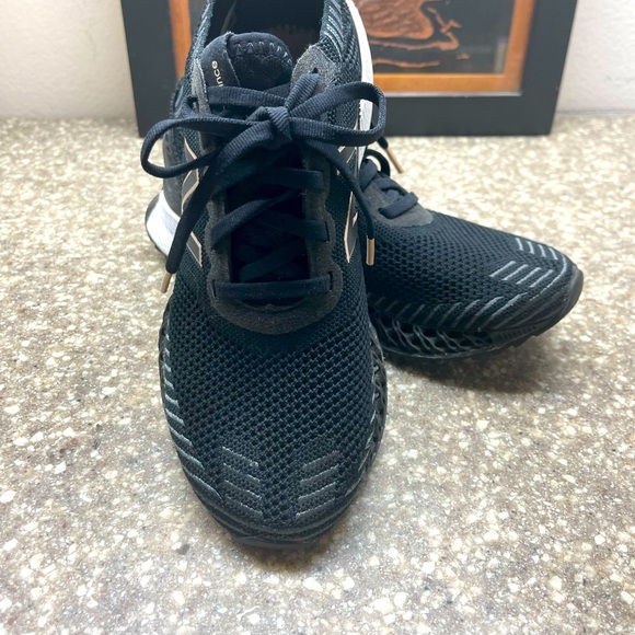 New Balance FuelCell Echo Black 7.5 running shoe. - Picture 1 of 6